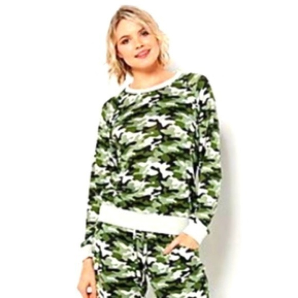 MukLuks size XL camo long sleeve shirt